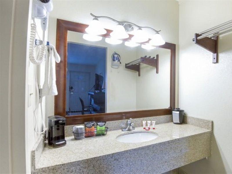 Econo Lodge 프레스트시티 외부 사진