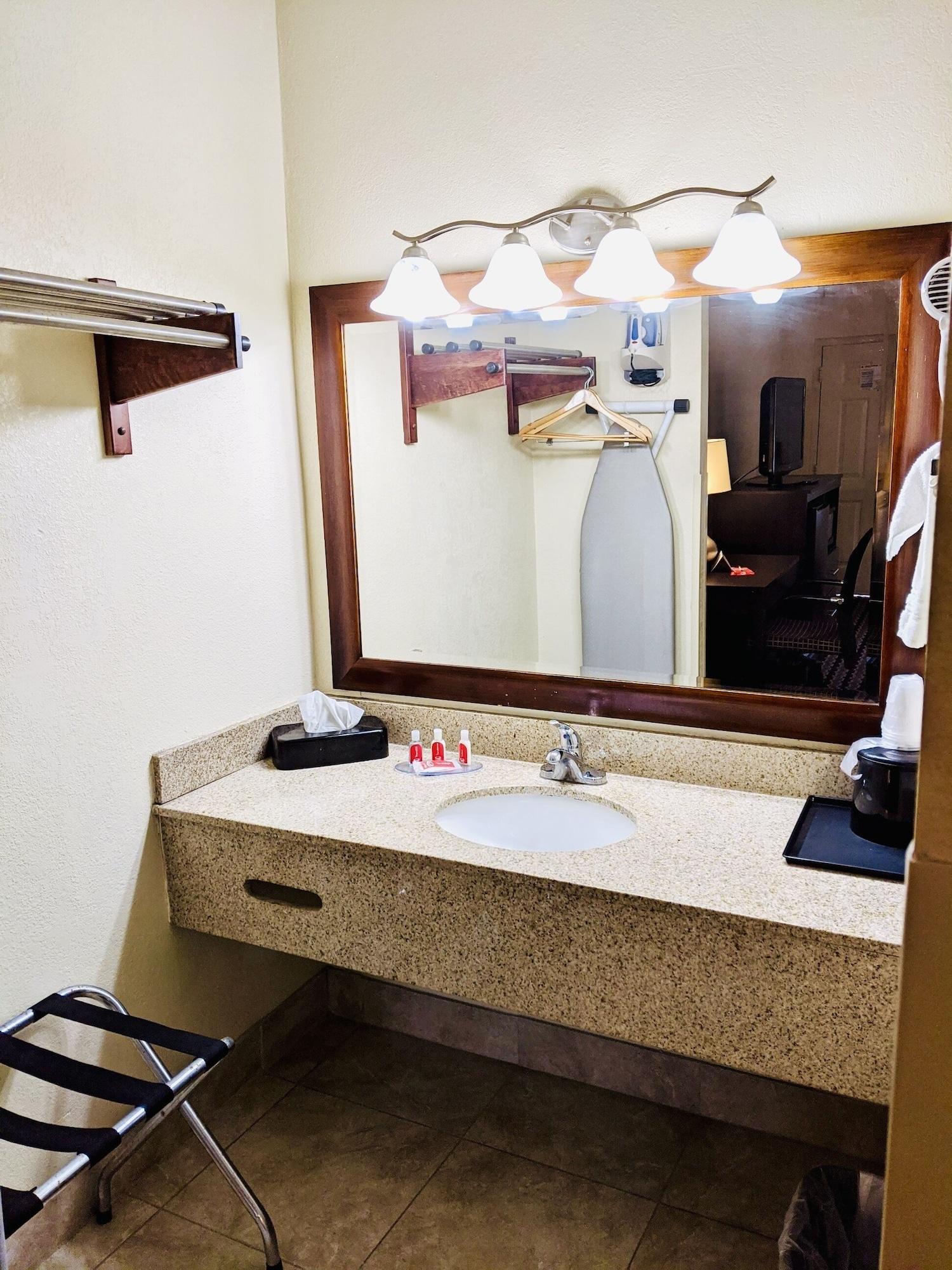 Econo Lodge 프레스트시티 외부 사진