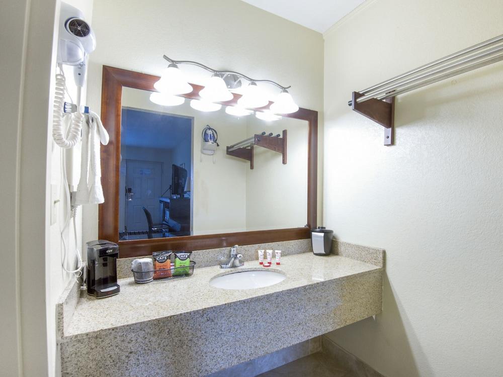Econo Lodge 프레스트시티 외부 사진